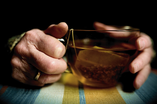 如何選擇老人看護(hù)監(jiān)視器？